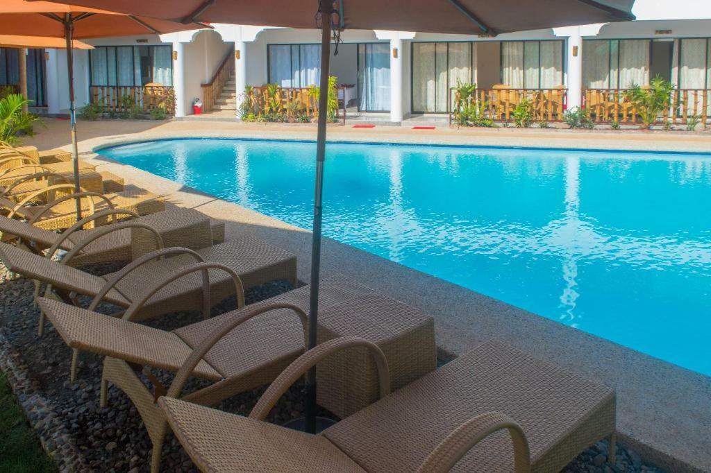 Alona Vida Beach Hill Resort Panglao Bagian luar foto